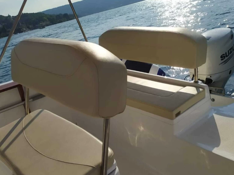 Charter a Mingolla Brava 18 in Sirmione on Samboat