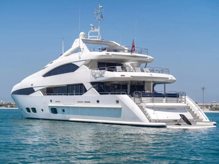 Hire Luxury Yacht Sunseeker with a boat licence