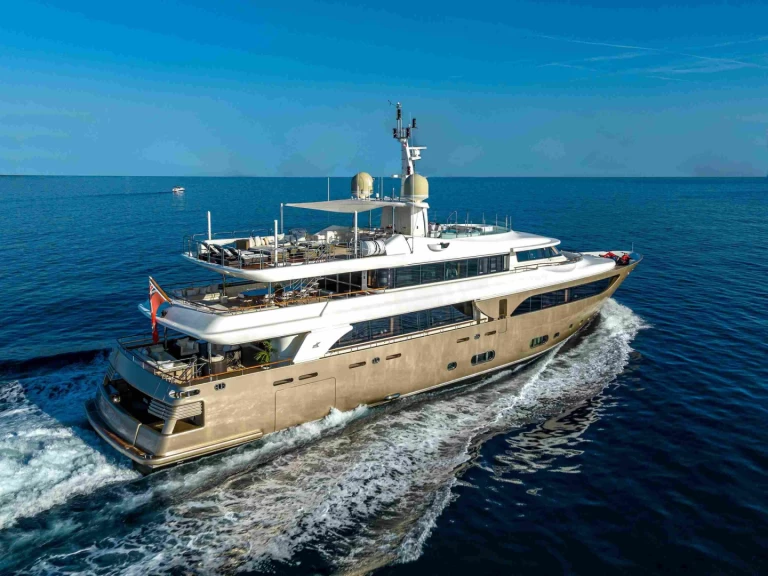 Luxury Yacht hire in Dubai Marina - Crn 150