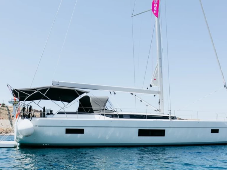 Sailboat to hire Alimos at the best price