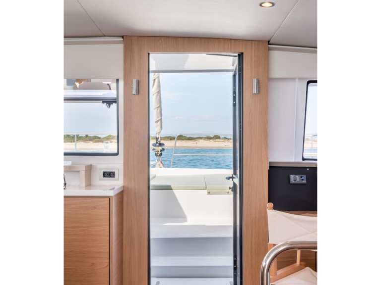 Charter a Bali Bali 4.6 owner version  in Saint-Mandrier-sur-Mer on Samboat