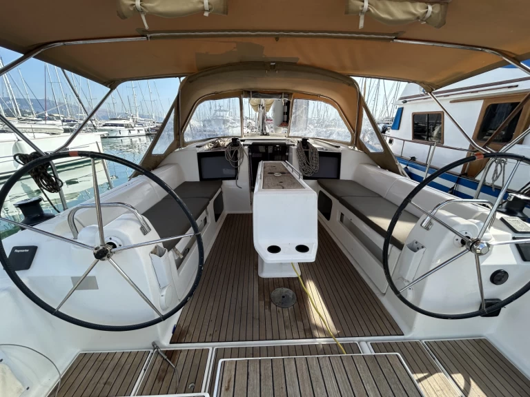 Charter a Dufour Dufour 412 Grand large[G] in Gouvia on Samboat