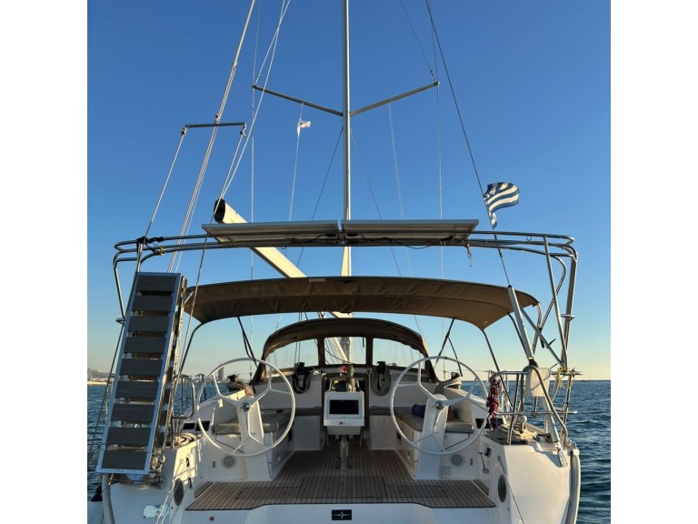 Sailboat to hire Tourlos at the best price