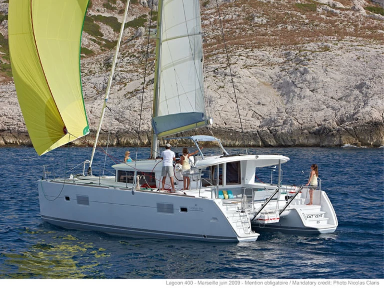 Hire Catamaran Lagoon with a boat licence
