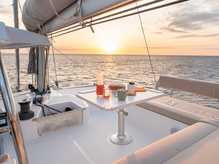 Catamaran hire in Saint-Mandrier-sur-Mer - Bali Bali 4.4 owner version 