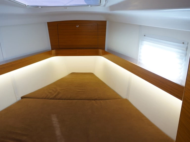 Hire Sailboat Elan with a boat licence