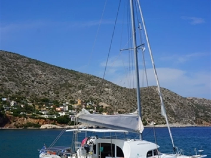 Hire Catamaran Lagoon with a boat licence