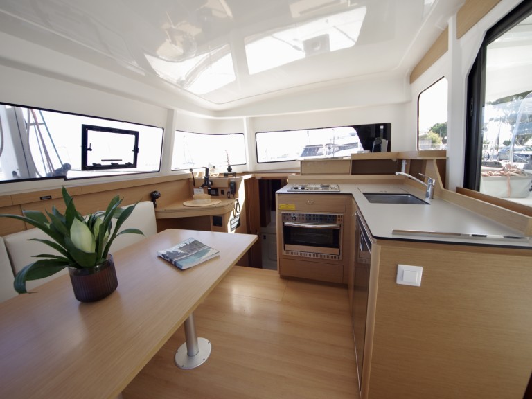 Catamaran to hire Préveza at the best price