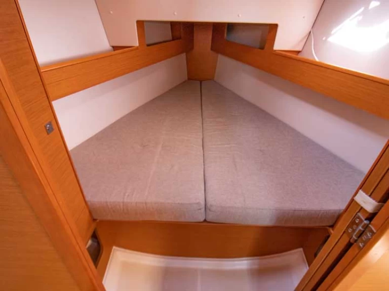 Yacht charter Agía Effimía - Jeanneau Sun Odyssey 33i on SamBoat