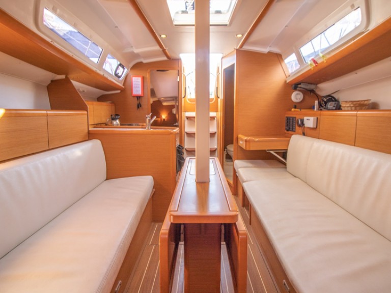 Yacht hire Agía Effimía cheap Sun Odyssey 33i