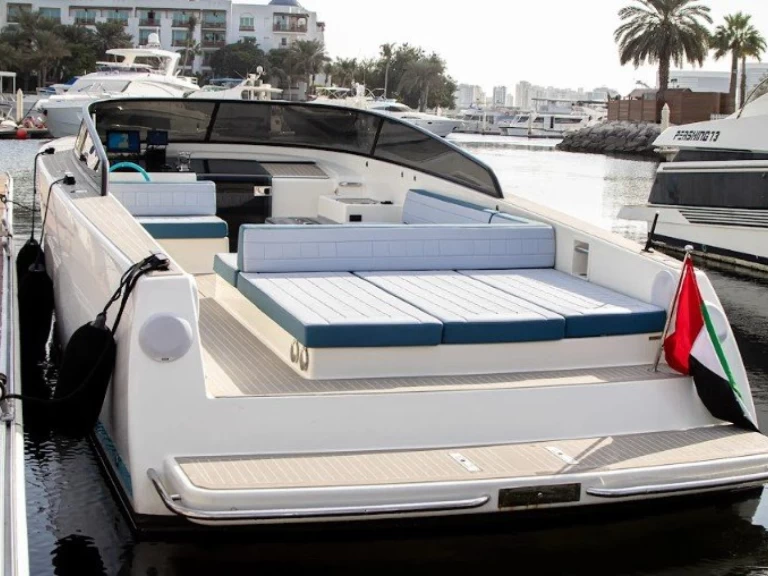 Luxury Yacht to hire Dubai Marina at the best price