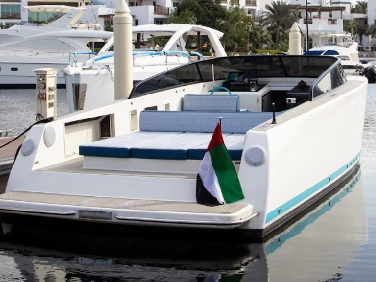 Hire a VanDutch VanDutch 40 Dubai Marina