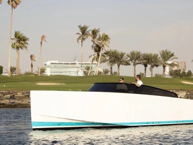 Hire Luxury Yacht with or without skipper VanDutch Dubai Marina