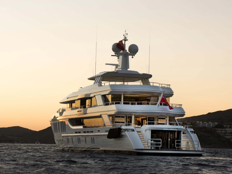Hire Luxury Yacht CMB YACHTS with a boat licence