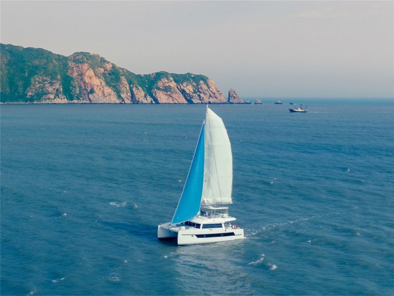 Catamaran hire in Marsh Harbour - HeySea Seaview 50