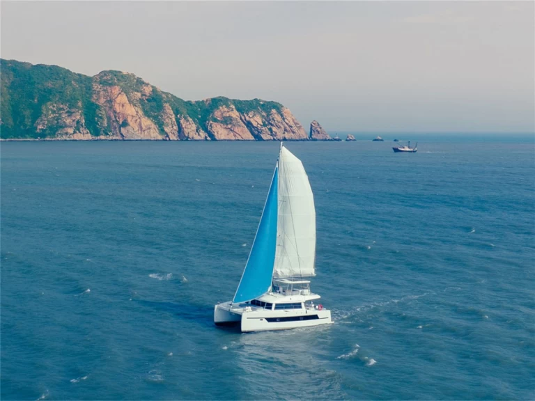 Catamaran hire in Marsh Harbour - HeySea Seaview 50