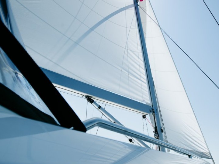 Sailboat to hire Alimos at the best price