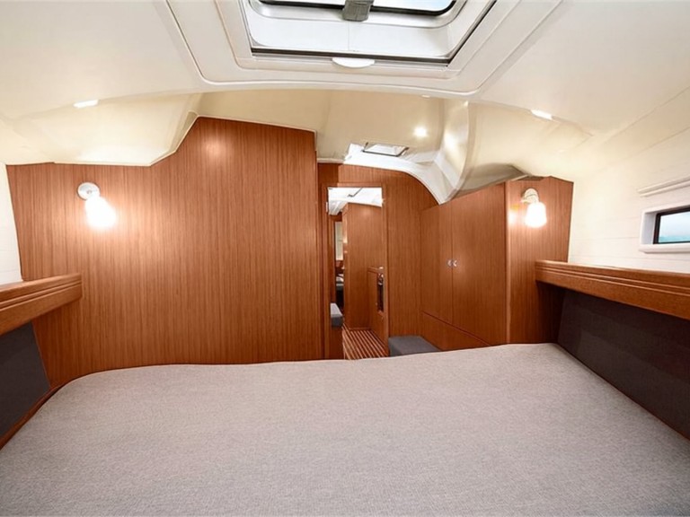 Charter a Bavaria Cruiser 41 in Palma de Mallorca on Samboat