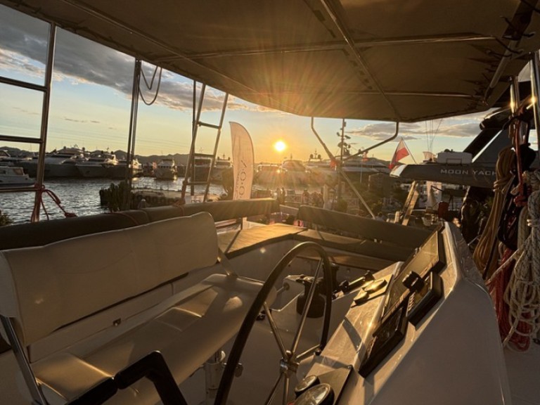 Hire Catamaran Dufour with a boat licence