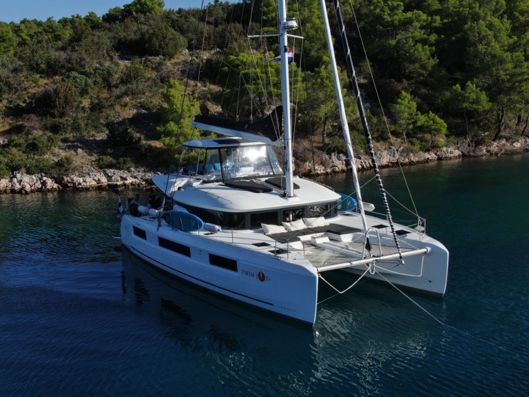 Catamaran hire in Trogir - Lagoon Lagoon 51