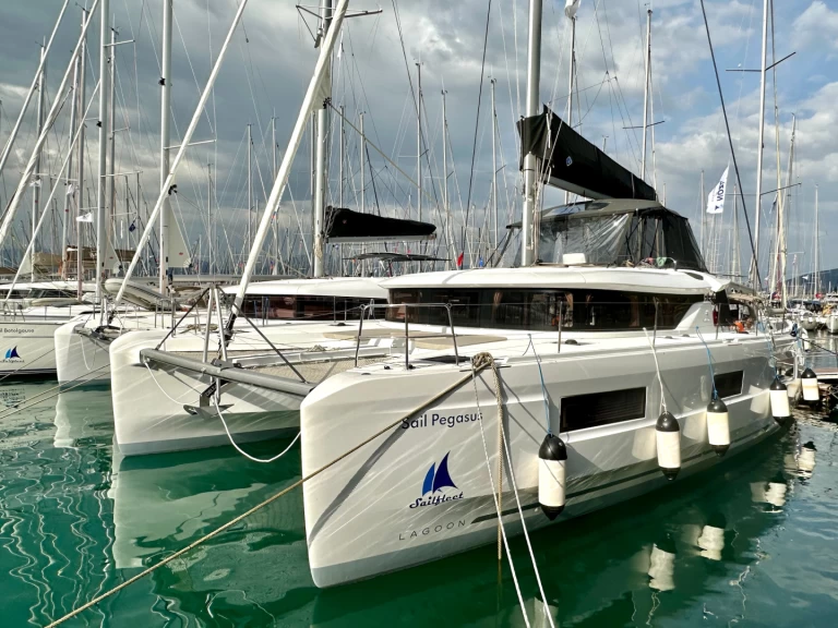 Catamaran to hire Fethiye at the best price