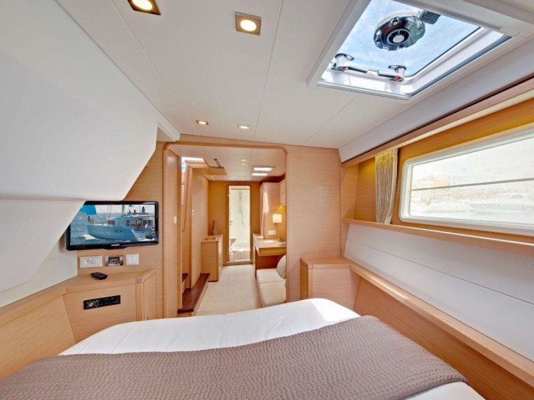 Catamaran hire in Vlychada - Lagoon Lagoon 450 F