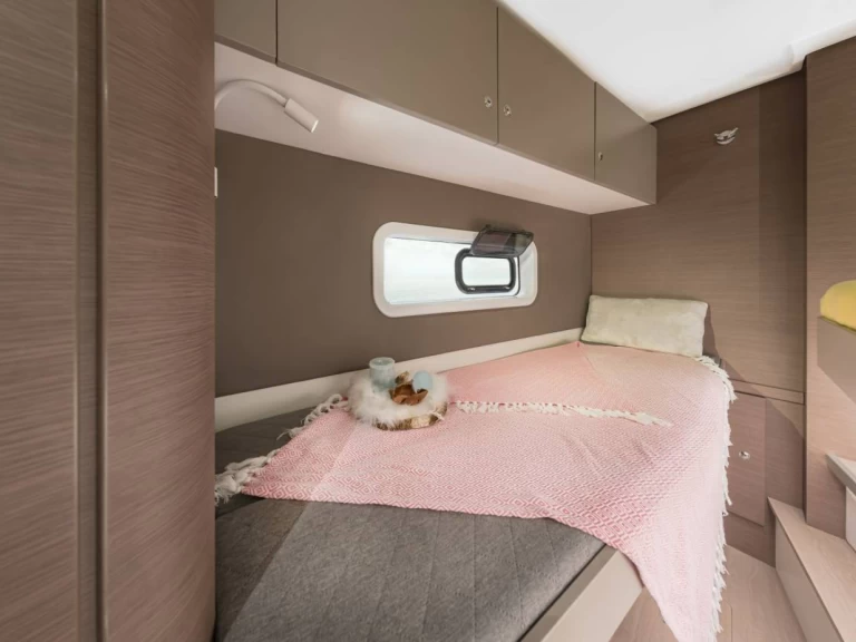 Yacht hire Lávrio cheap Bali Catspace Voile