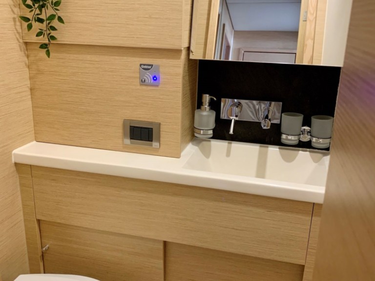 Hire a Hanse Hanse 508 Nikiána