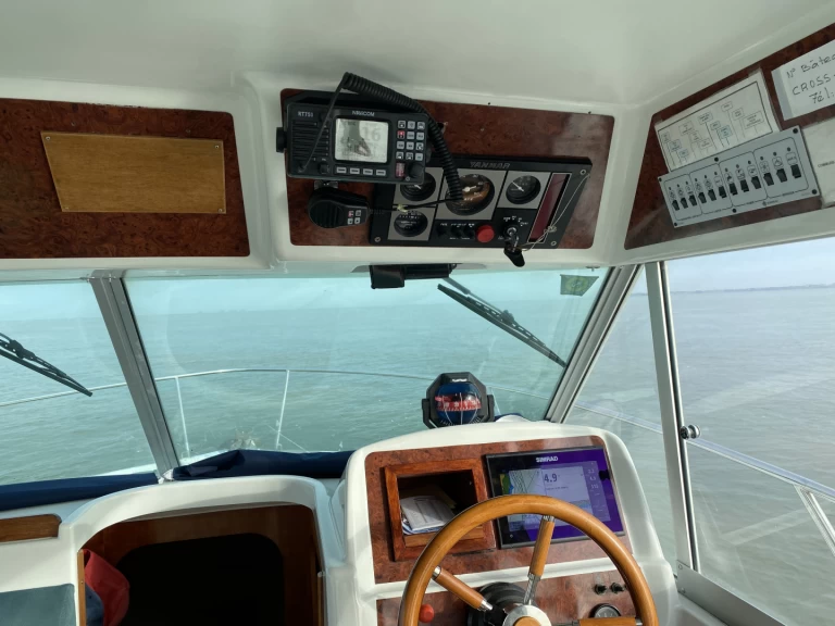 Charter a Jeanneau Merry fisher750CR in La Rochelle on Samboat