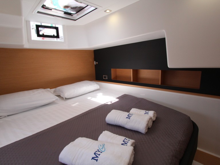 Hire Catamaran Dufour with a boat licence