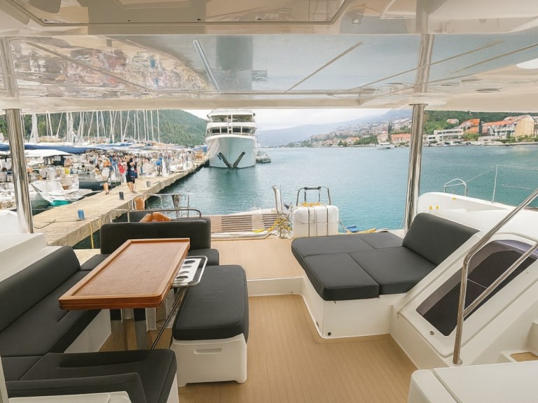 Yacht hire Skiathos cheap Lagoon 52[G]