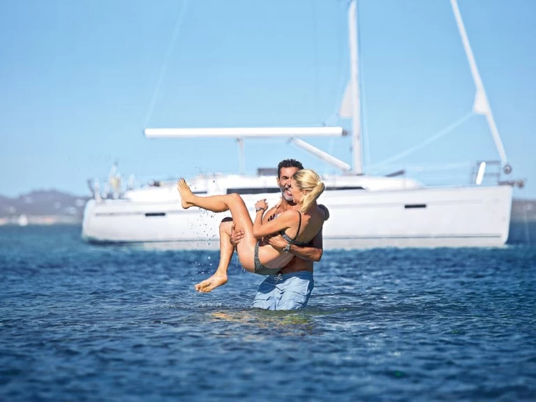 Sailboat hire in Sukošan - Bavaria Cruiser 37