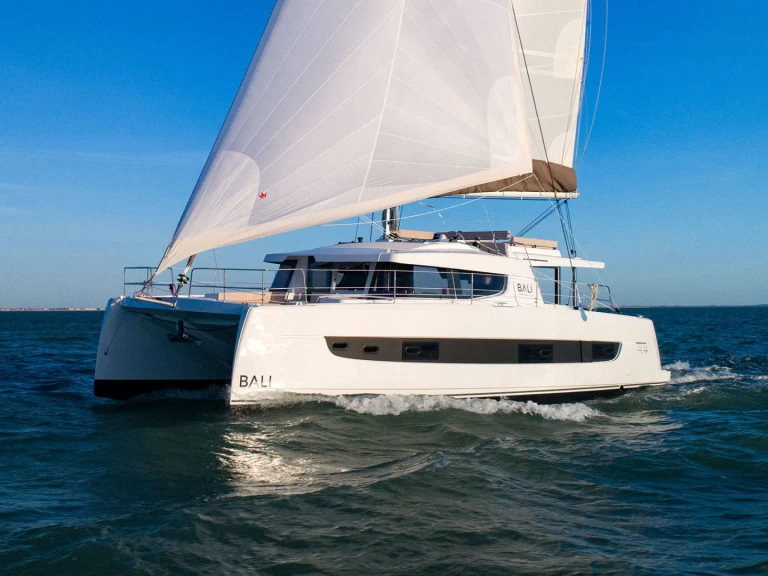 Catamaran to hire Bandol at the best price