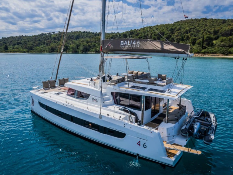 Charter a Bali Bali 4.6 in Hyères on Samboat