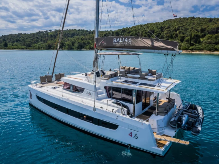 Charter a Bali Bali 4.6 in Hyères on Samboat
