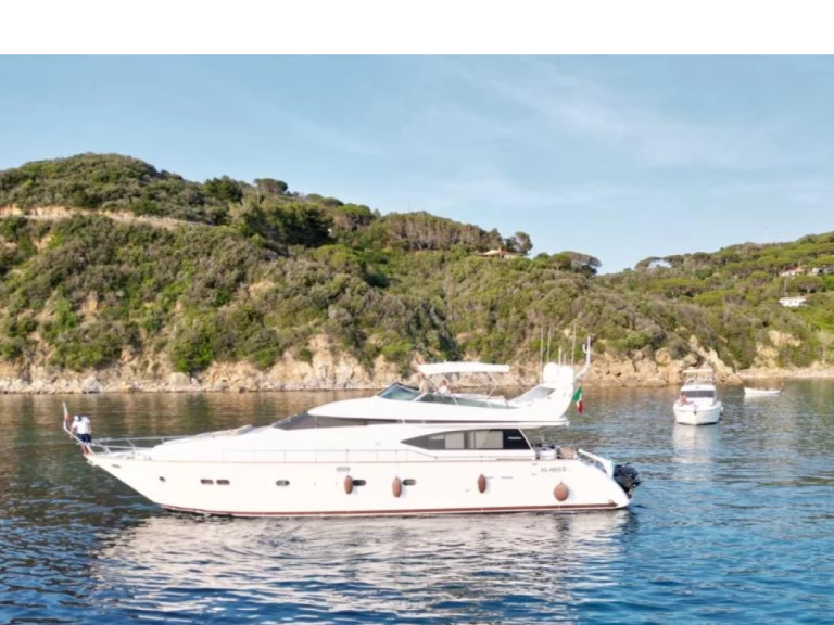 Yacht hire San Vincenzo cheap 20 s