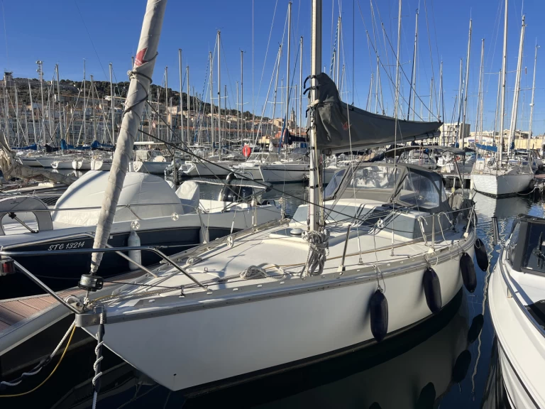 Hire Sailboat with or without skipper Jeanneau France