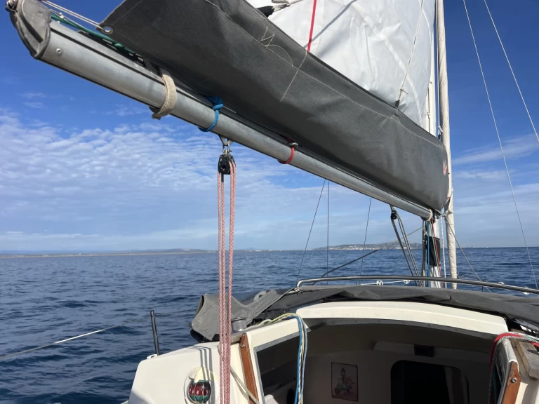 Hire Sailboat Jeanneau with a boat licence