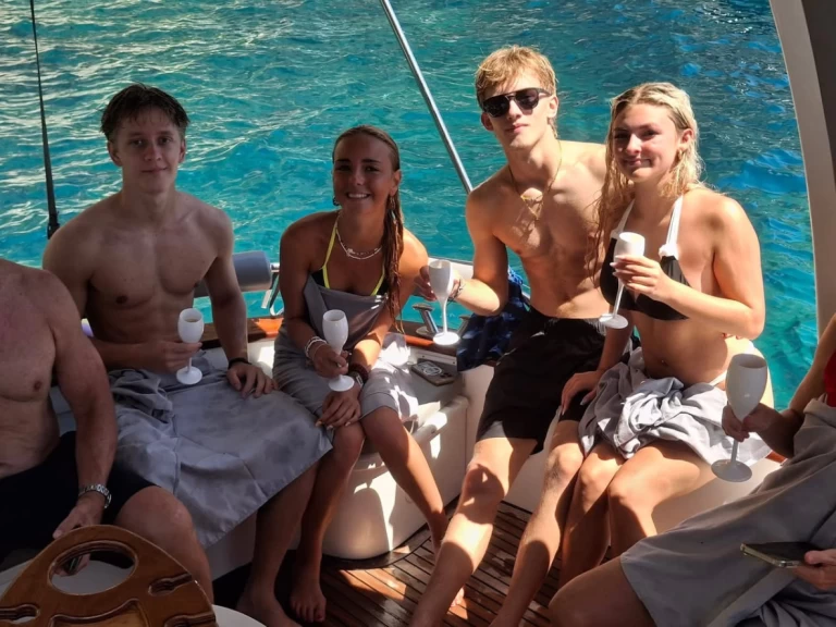 Charter a Tirrenia Viveur 28 in Sorrento on Samboat