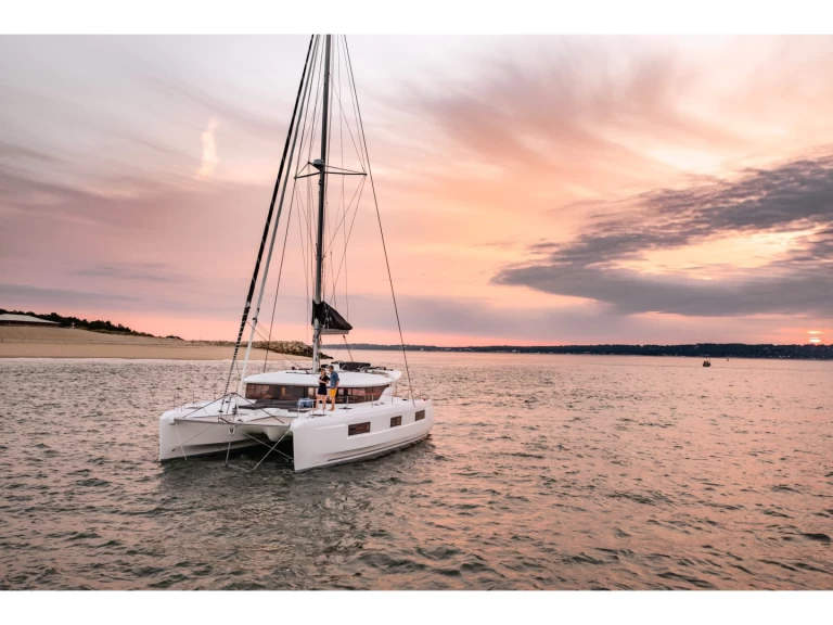 Hire Catamaran Lagoon with a boat licence