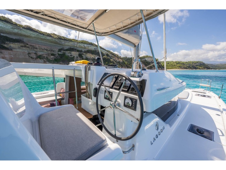 Yacht charter Ajaccio - Lagoon Lagoon 38 3 CAB on SamBoat