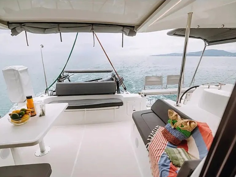 Yacht hire Nikiána cheap Excess 11