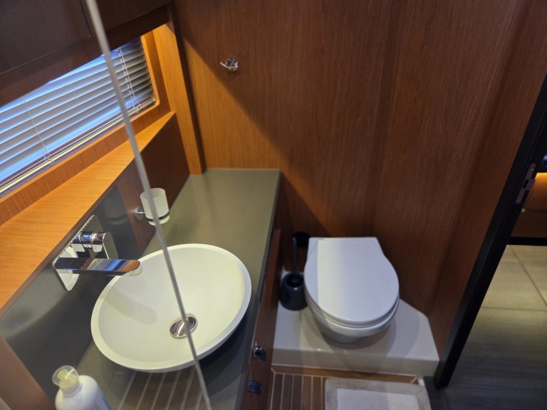 Charter a Bénéteau Oceanis Yacht 62 in Kaštela on Samboat