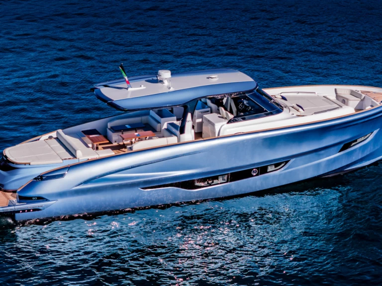 Hire Motorboat Solaris Power with a boat licence