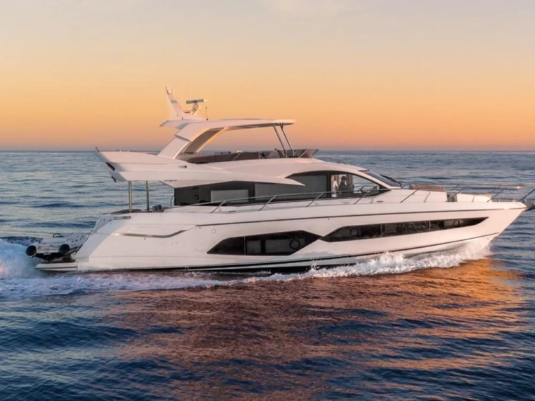 Charter a Sunseeker Manhattan 66 in Spain on Samboat
