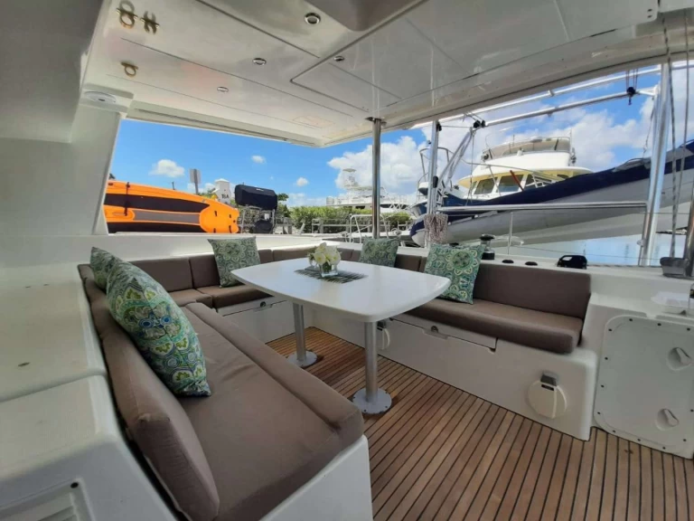 Catamaran hire in Belize City - Lagoon Sand Star