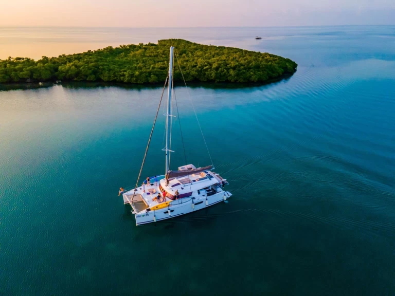 Hire Catamaran Fountaine Pajot with a boat licence