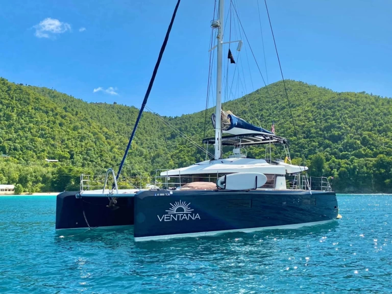 Charter a Lagoon Ventana al Mar in Belize City on Samboat