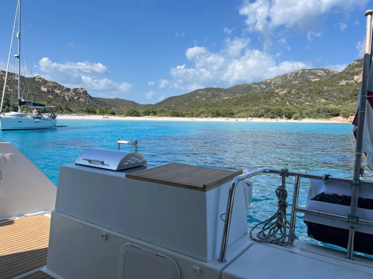 Hire Catamaran Fountaine Pajot with a boat licence