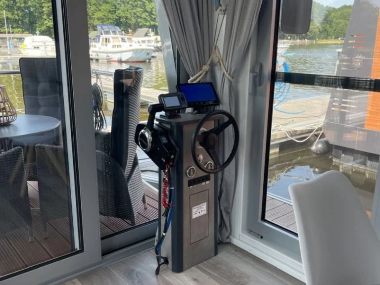 Canal boat hire in Waren (Müritz) - D13 Woma D13 - Standard